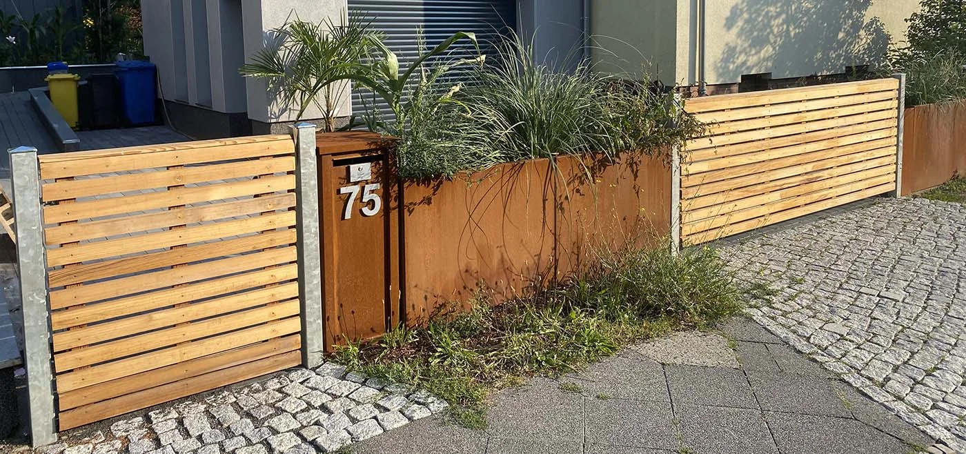 Corten stal w ogrodzie frontowym: inspiracje i pomysły